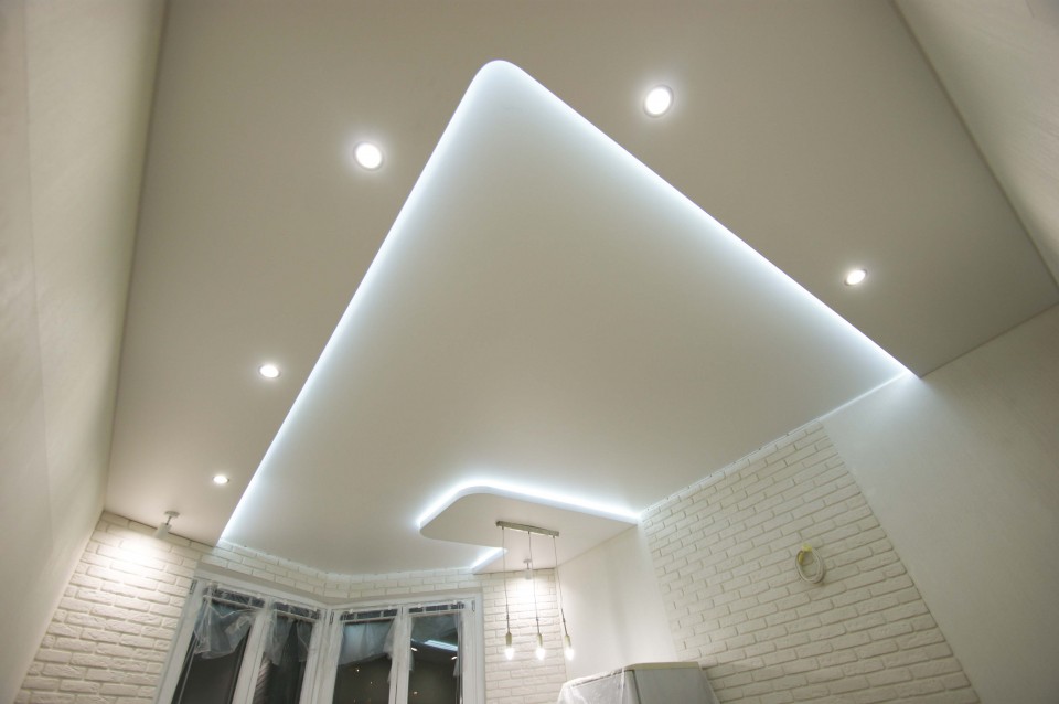 Заказать парящие натяжные потолки в г. Савинский